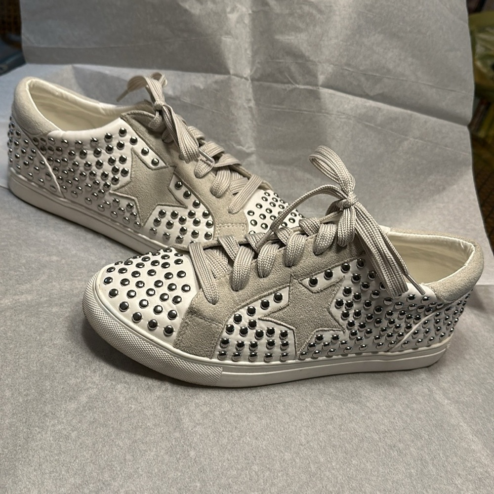 La Sheelah sneakers size 9 - Like new